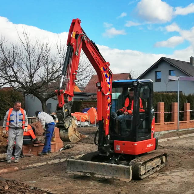 Strojník KUBOTA U 36